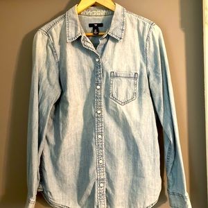 Gap long sleeve button up shirt